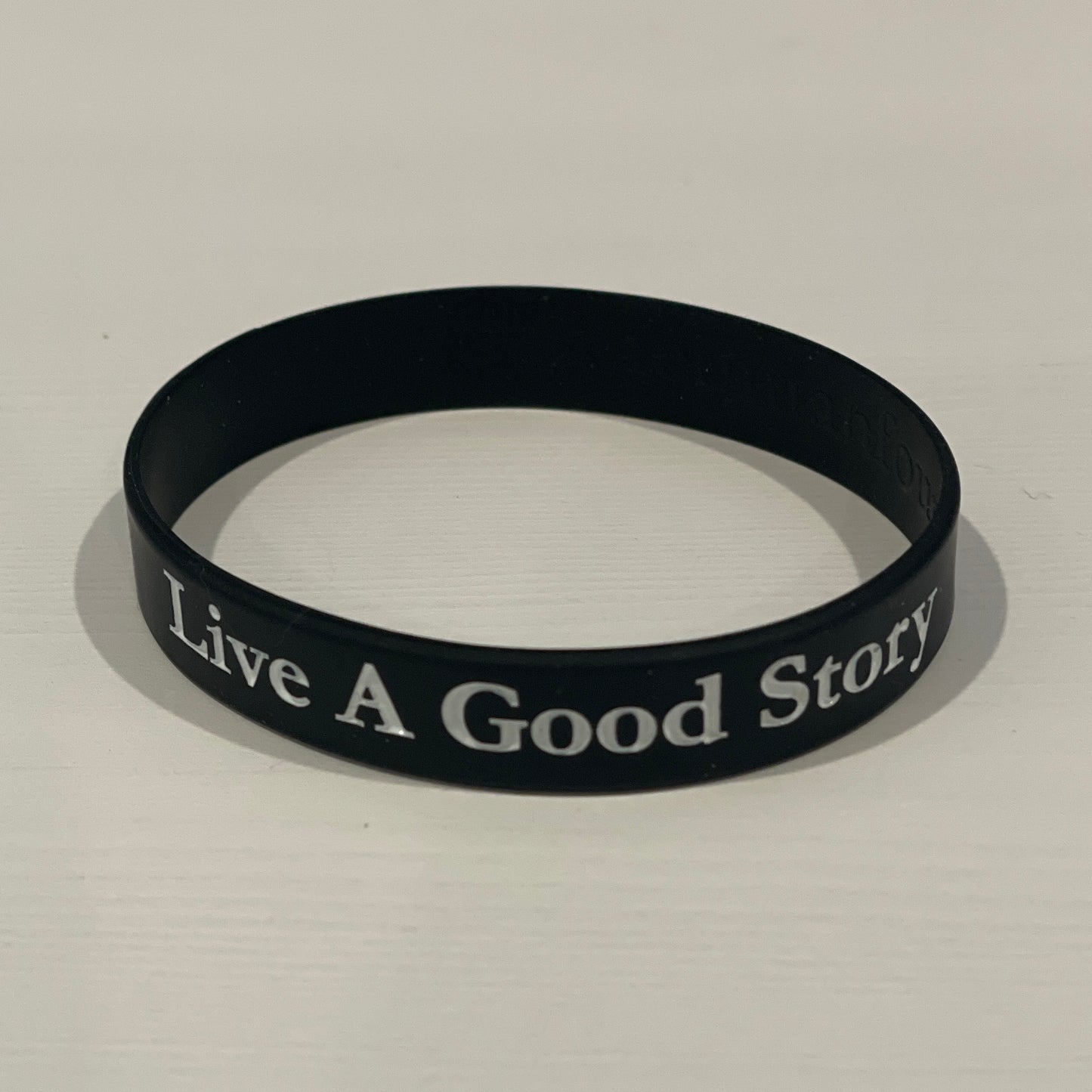live a good story wristband